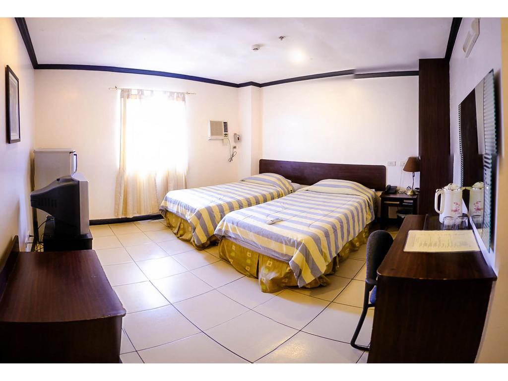 Crowne Garden Hotel Cebu Exterior photo