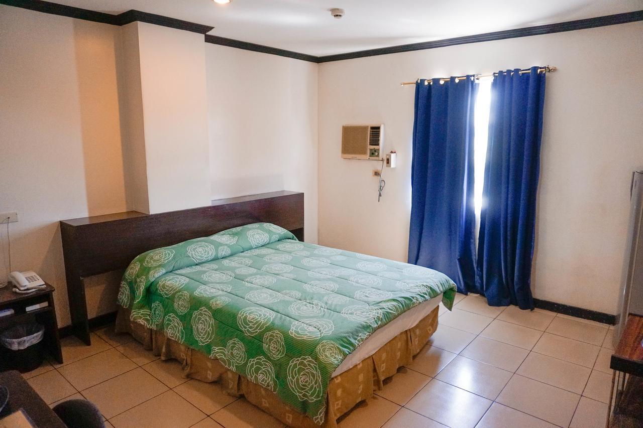 Crowne Garden Hotel Cebu Exterior photo