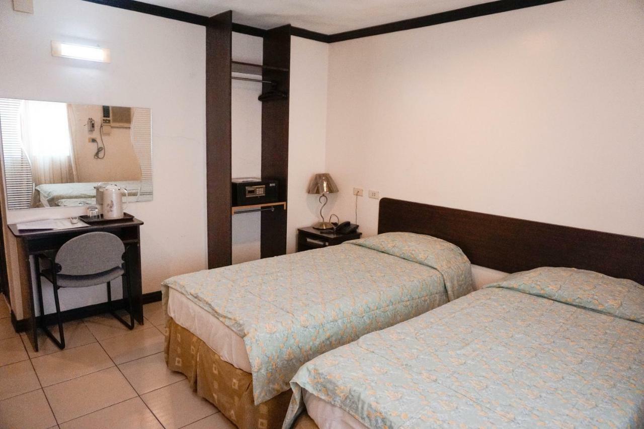 Crowne Garden Hotel Cebu Exterior photo